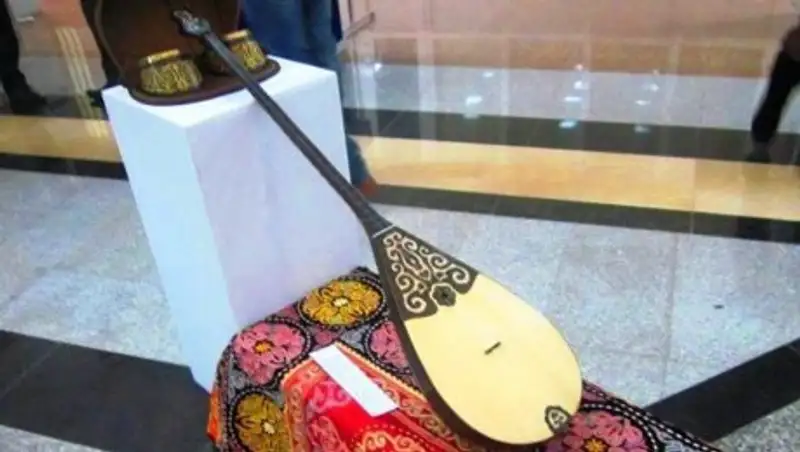 В Казахстан через 1500 лет вернулась уникальная домбра