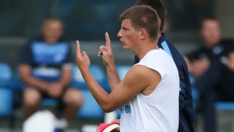 "Кайрат" подпишет Аршавина и Комбарова