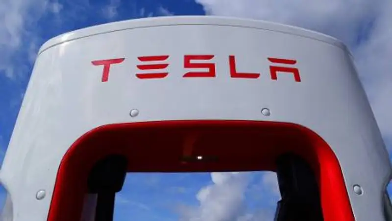 Компания Илона Маска решила выпускать одежду под брендом Cyberquad