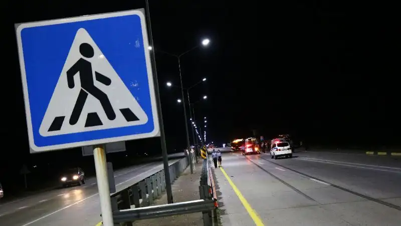 На трассе в Алматинской области девушку сбили насмерть на пешеходном переходе