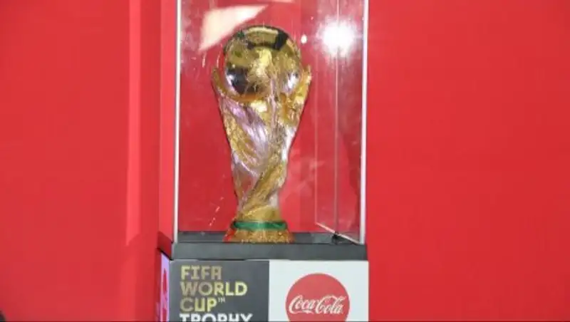 Кубок чемпионата мира по футболу прибыл в Алматы