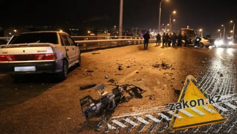 В массовом ДТП в Алматы пострадали несколько человек