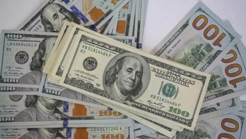 Курс доллара снизился до 370,55 тенге