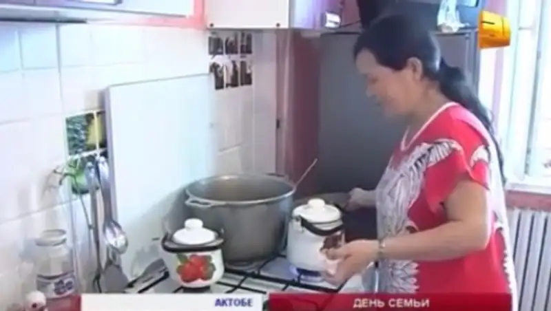 Одна из самых молодых многодетных мам страны воспитывает 9 детей