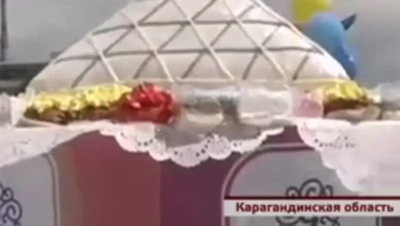 В Темиртау испекли гигантский торт