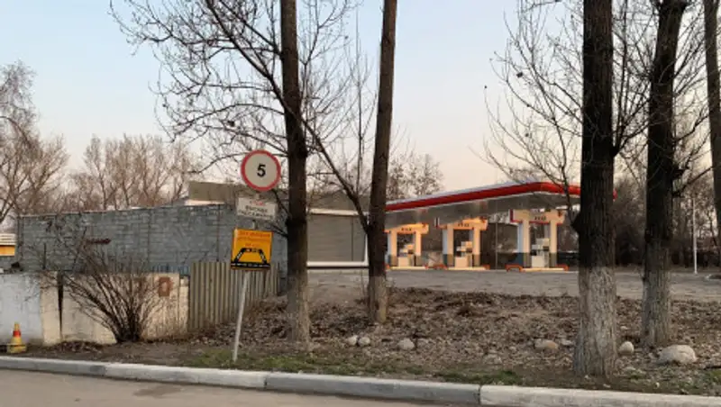 Алматинцы встревожены незаконным вводом вблизи их домов АЗС