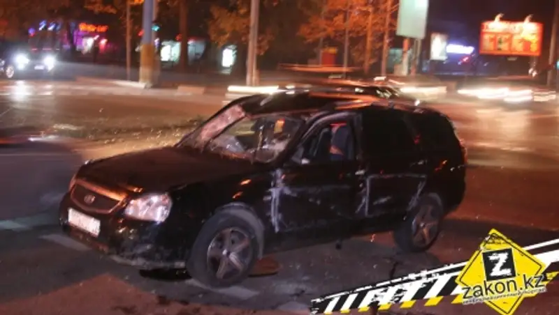 В результате ДТП в Алматы ВАЗ-2109 перевернул Lada Priora 