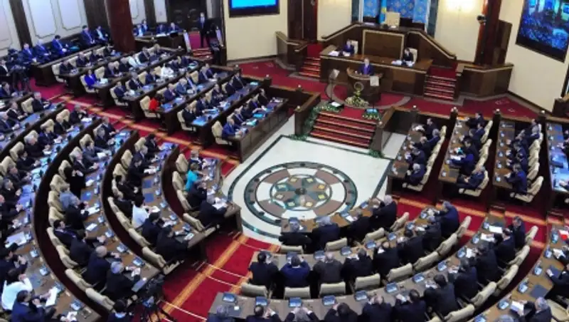 В 2014 году сенат принял около 100 законов