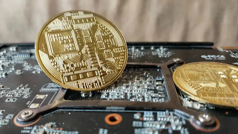 Многомиллионная кража из майнинг-фермы: злоумышленников осудили в Шымкенте