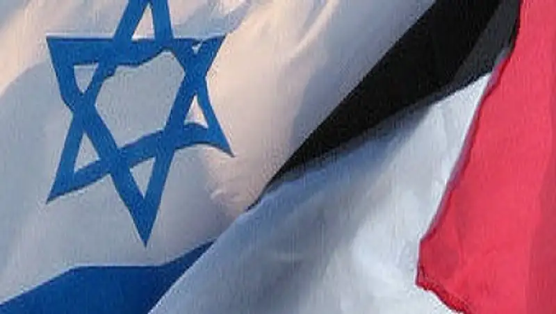 Нетаньяху и Аббас в Париже впервые за 5 лет обменялись рукопожатиями