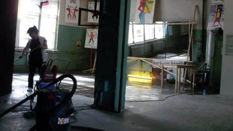 Мыть или не мыть. В МОН рассказали о мытье полов в школах детьми