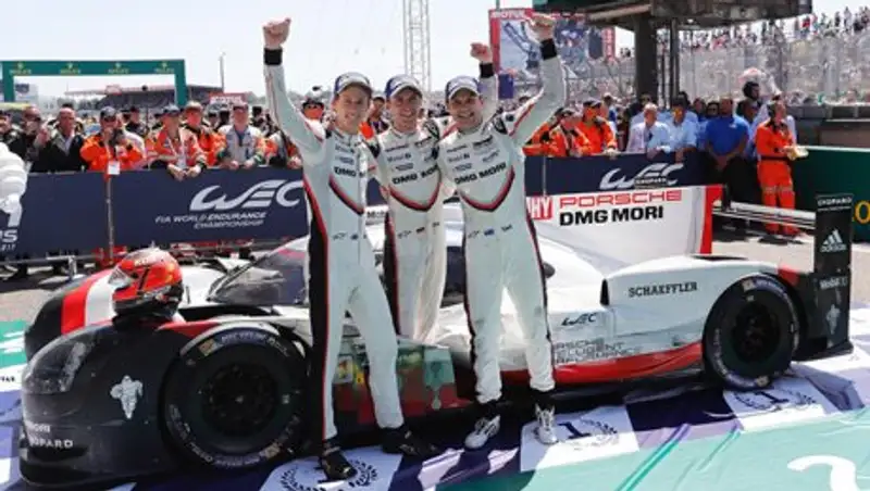 В Ле-Мане Toyota уступила Porsche и Джеки Чану