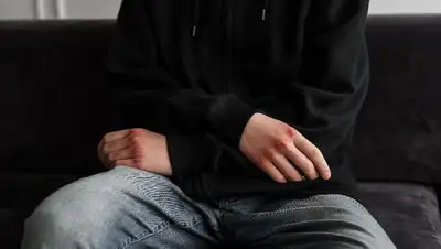  отец избил сына в Алматы , фото - Новости Zakon.kz от 18.08.2022 17:21