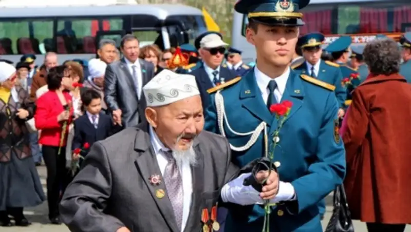 Завтра в Астану для участия в параде прибывает первая делегация ветеранов ВОВ