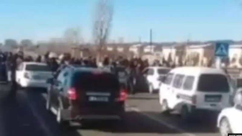 В Узбекистане арестовали сельчан, перекрывших дорогу в день визита президента