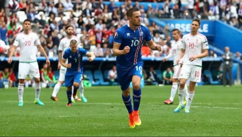 Колбейнн Сигурдссон  открыл счет в матче Исландия – Венгрия