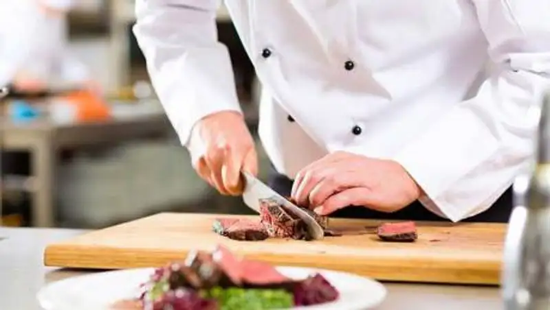 Шеф-повар столичного ресторана находился 10 лет в розыске за убийство в России