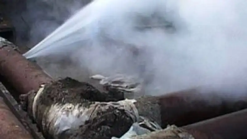 В Астане из-за повреждения водовода затопило улицы