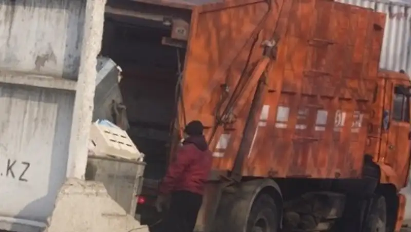 В Караганде в мусорном ящике нашли труп младенца