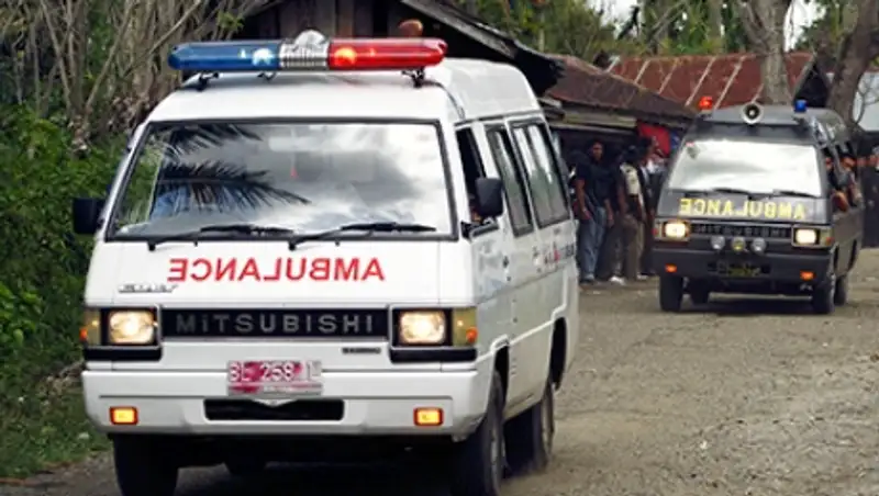 В Индонезии в результате падения военного самолета на отель погибли 30 человек