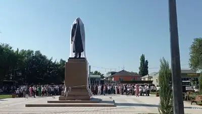 Открытие памятника Кунаеву, фото - Новости Zakon.kz от 13.08.2022 10:54