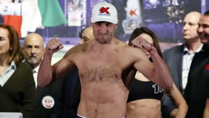 Ковалев взял реванш у Альвареса и вернул титул чемпиона мира WBO