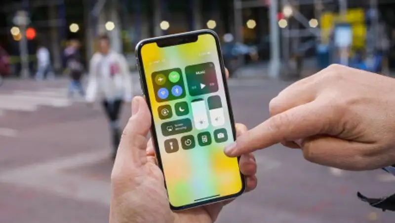 На новый iPhone казахстанцу придется копить 76,5 дней