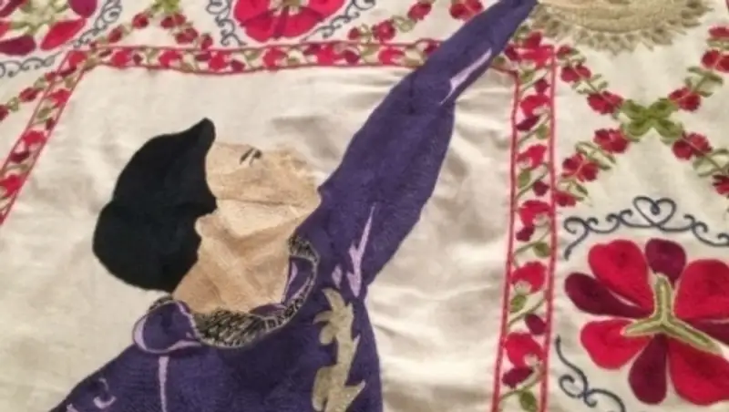 Японская поклонница Дениса Тена сшила панно с изображением фигуриста 