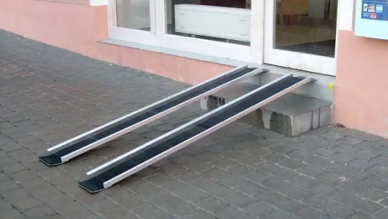 Все здания в Алматы оснастят пандусами и подъемниками к 2020 году