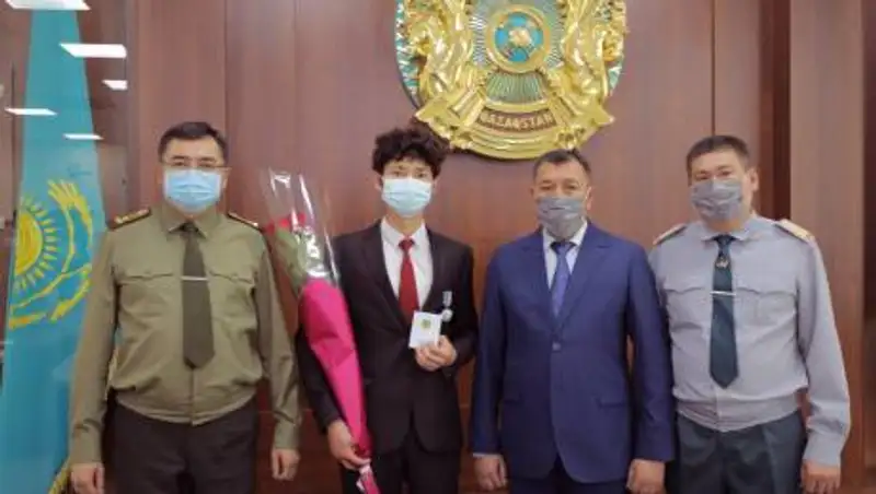 Вторую награду получил студент, спасший людей в алматинском фонтане