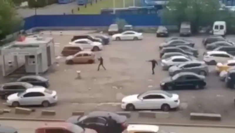 Автовладельцы устроили стрельбу в московском дворике