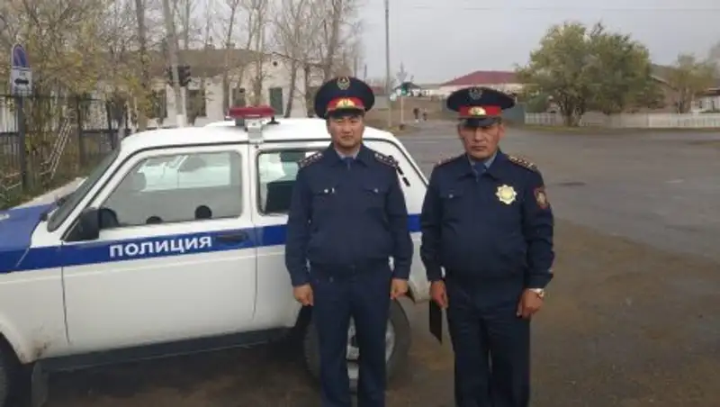 Акмолинские полицейские спасли жизнь мужчине во время пожара