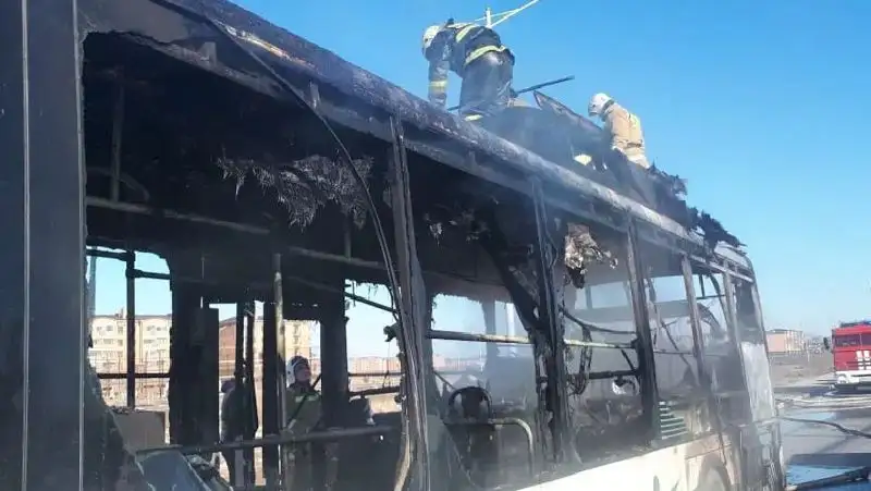 Пассажирский автобус сгорел в Кызылорде