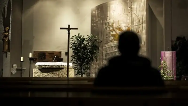 Ватикан ответил на обвинения священников в педофилии