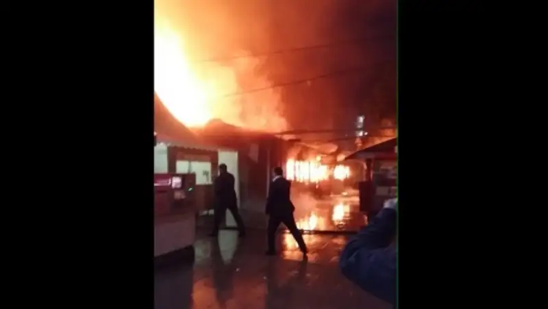 В Алматы при пожаре в "Юбилейном" пострадал один человек