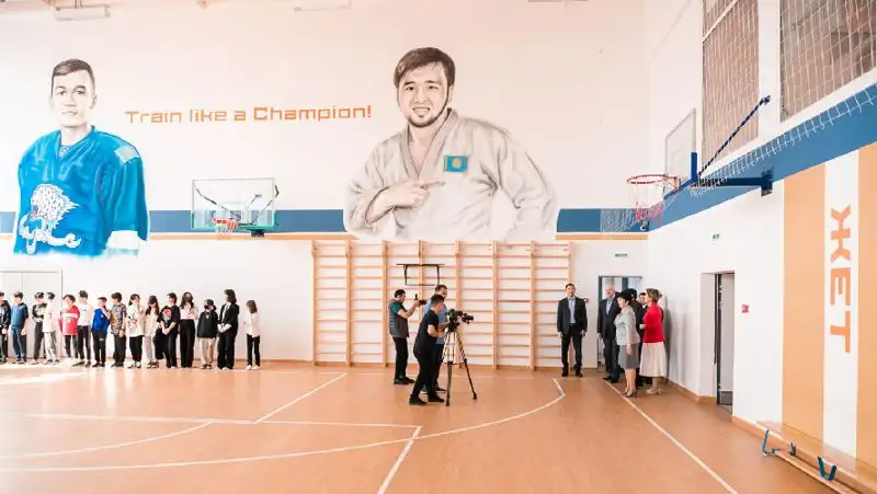 визит Ертысбаева в школу, фото - Новости Zakon.kz от 23.05.2022 15:23