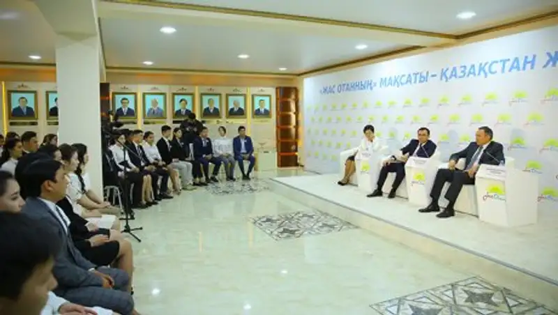 Маулен Ашимбаев призвал молодежь ставить перед собой большие цели