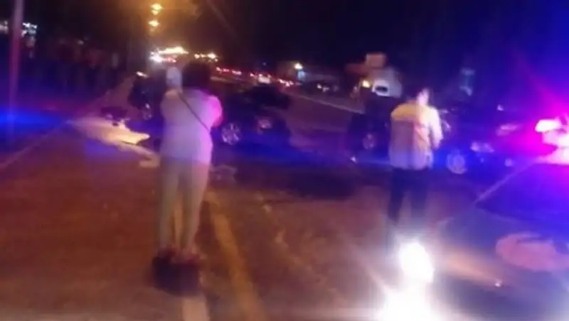 В результате столкновения двух Mercedes в Алматы, произошел пожар