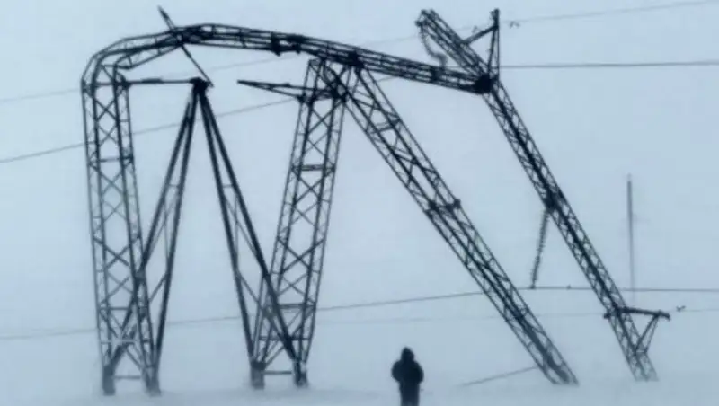 Энергетики устраняют последствия сильной метели в Костанайской области