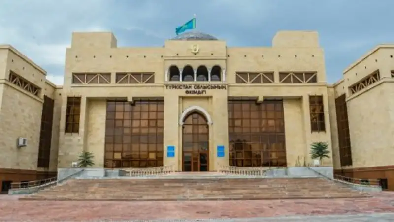 Акимат Туркестанской области перечислил однодневную зарплату пострадавшей от пожара семье