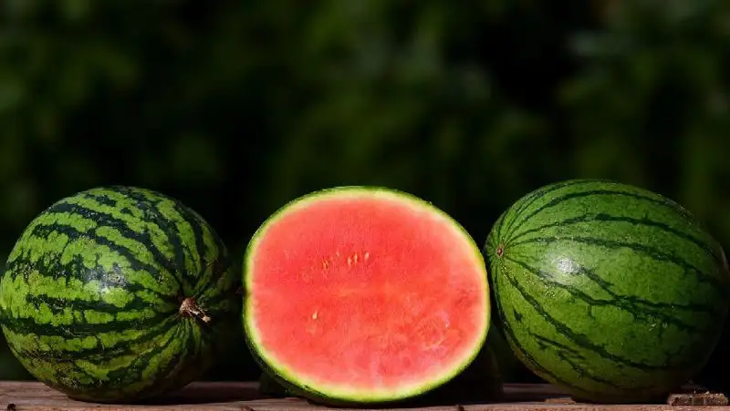 Диетолог предупредила об опасности ранних арбузов