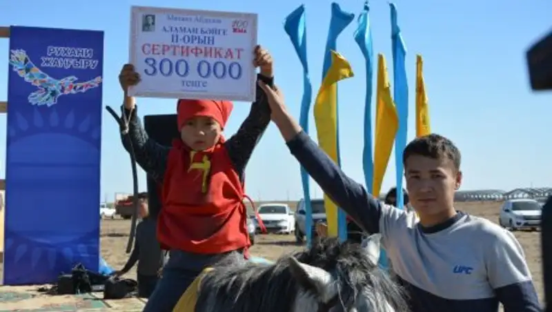 В Акжаикском районе торжественно отметили 100-летие Героя Советского Союза Михаила Абдолова