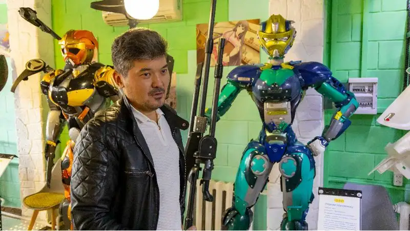 Стоматолог из Талгара открыл музей скульптур из бытовой техники и автохлама