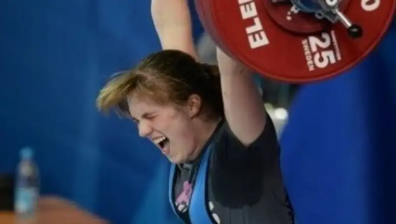 Тяжелоатлетка Карина Горичева идет на втором месте после рывка на Олимпиаде