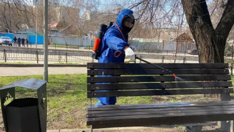 В Алматы полным ходом идет дезинфекция улиц
