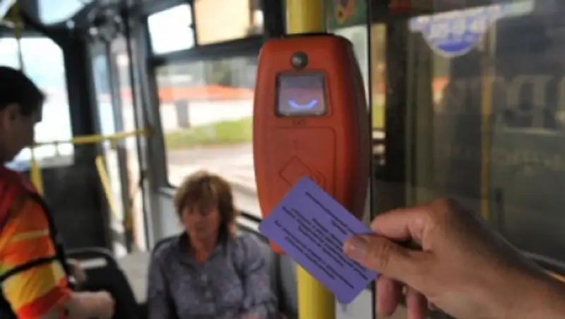 С 1 октября весь общественный транспорт Алматы перейдет на безналичный расчет