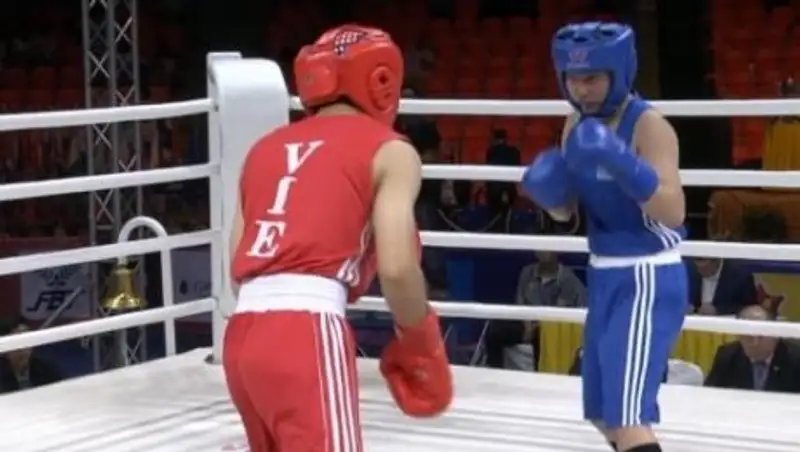 Появилось видео боя казахстанской девушки-боксера с вьетнамским парнем