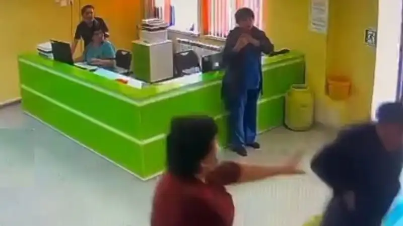 В Алматинской области момент нападения на больницу попал на видео