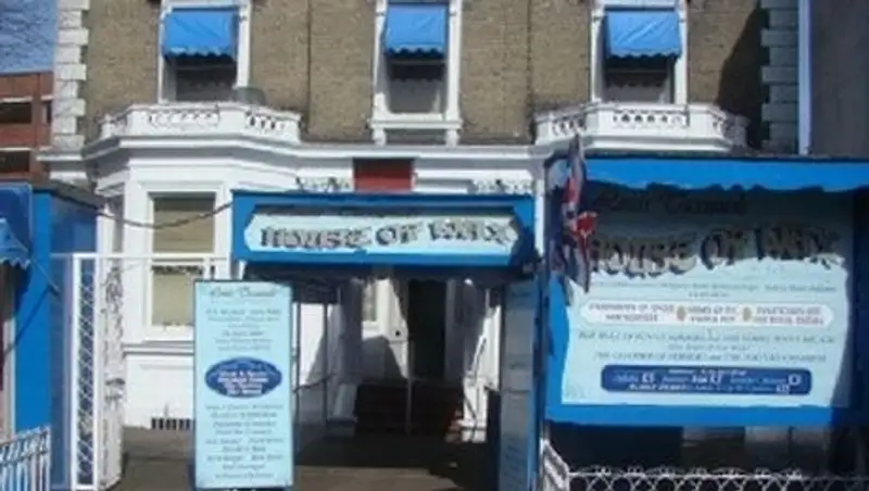 Проданы «самые ужасные в мире» восковые фигуры