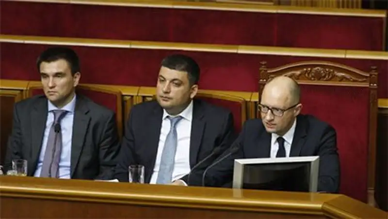 Яценюк готов принять гуманитарную помощь только от Красного Креста